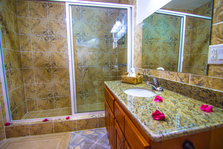Bathroom 4, Bocawina Rainforest Resort Adventures