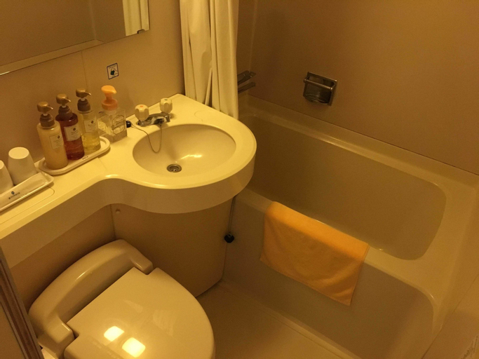Bathroom 12