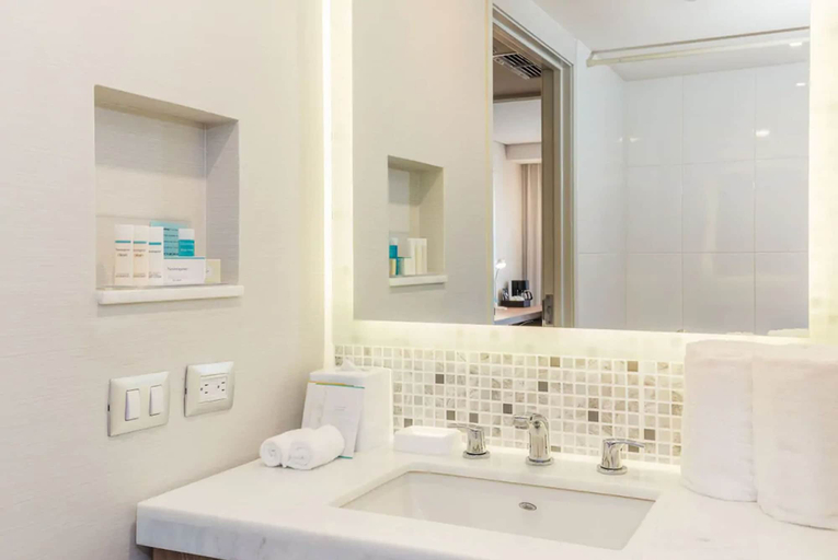 Bathroom 3, Hampton Inn by Hilton Tijuana, Tijuana