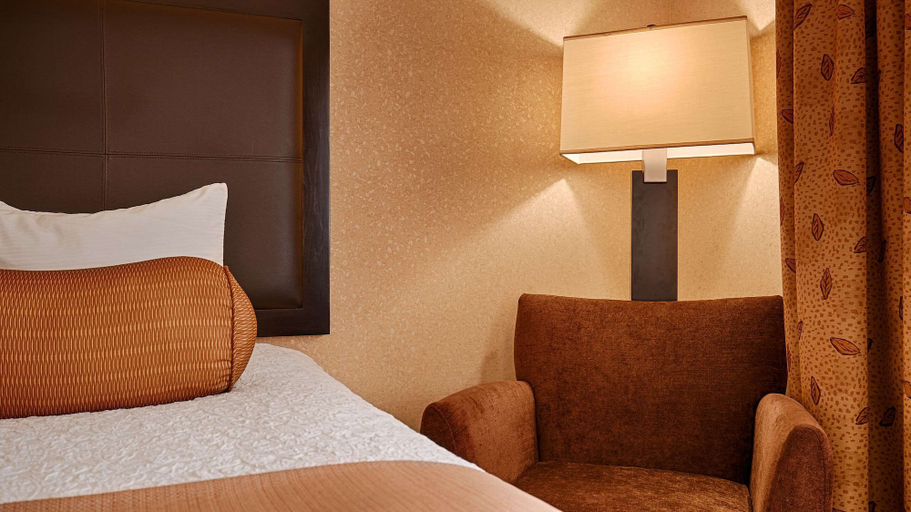 Bedroom 3, Lloyd Hotel Astoria Bayfront, an Ascend Collection Hotel, Clatsop