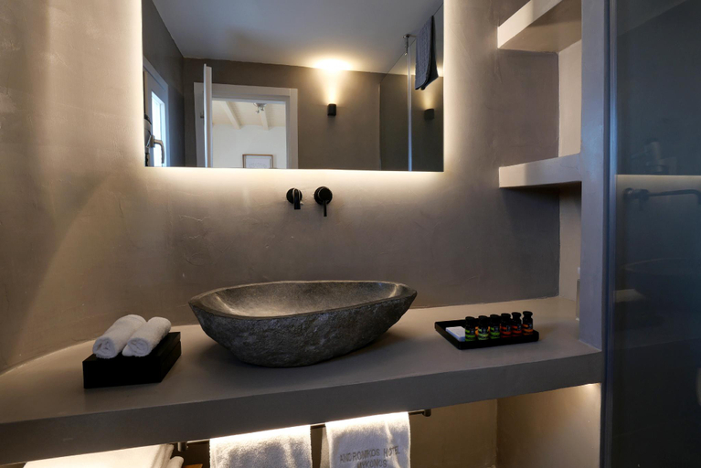 Bathroom 5, Andronikos, South Aegean