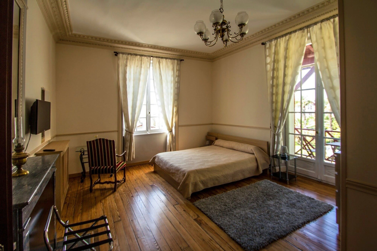 Bedroom 1, Hôtel Bellevue, Pyrénées-Atlantiques