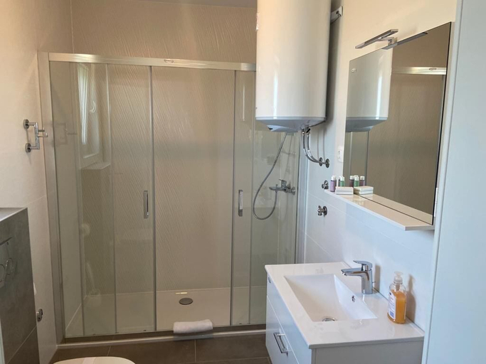 Bathroom 4, Sunset Apartments, Novalja