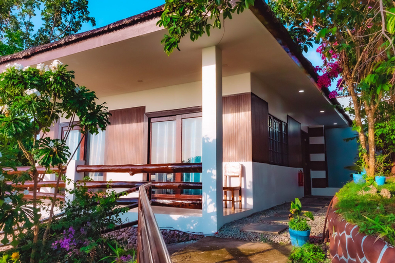 Exterior & Views 5