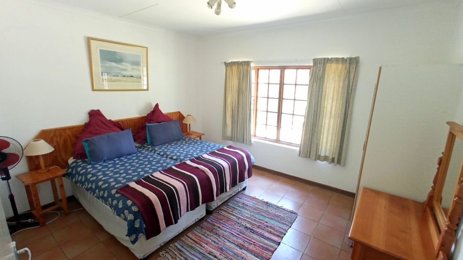 Bedroom 2, Millgate Cottage, Umgungundlovu