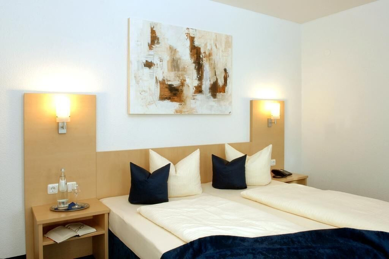 Bedroom 2, Hotel Garni Bettina, Günzburg