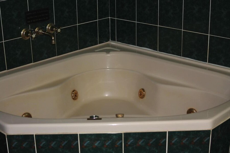 Bathroom 5, Nandewar Motor Inn, Narrabri