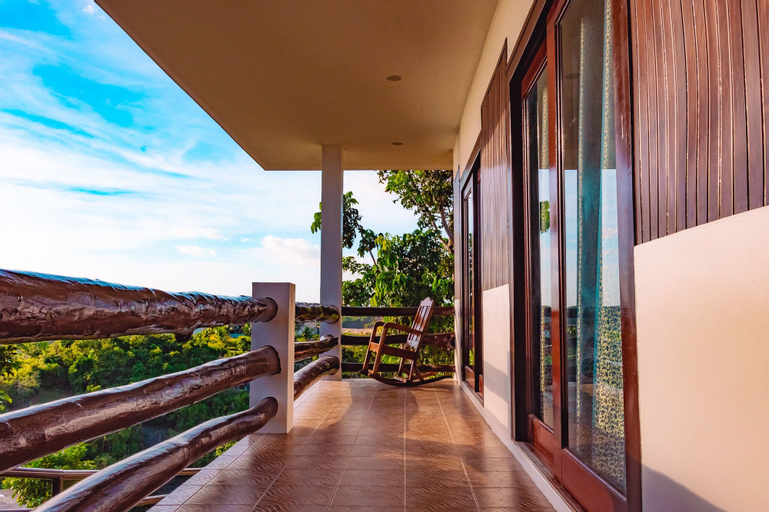 Exterior & Views 1