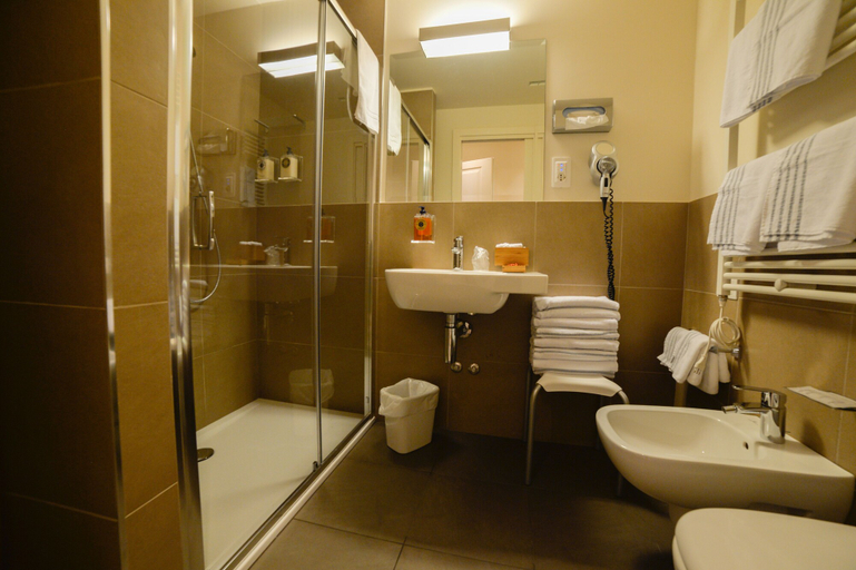 Bathroom 4, Verona Design, Verona