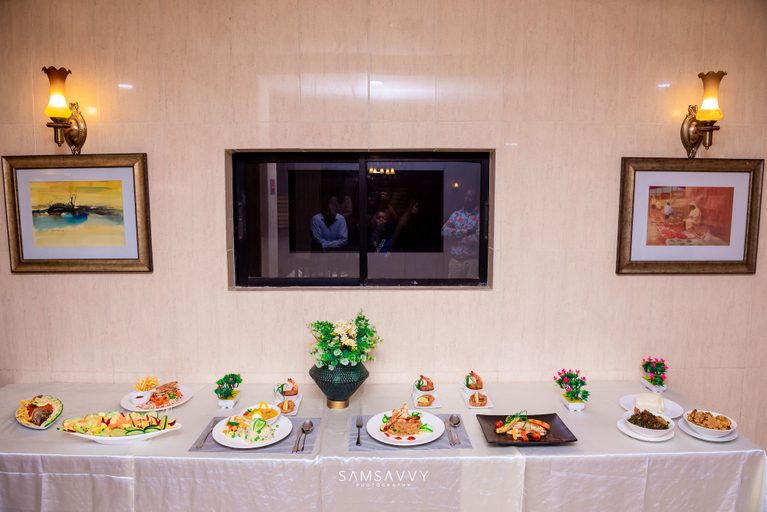 Food & Drinks 5, Dees Hotels, Mushin