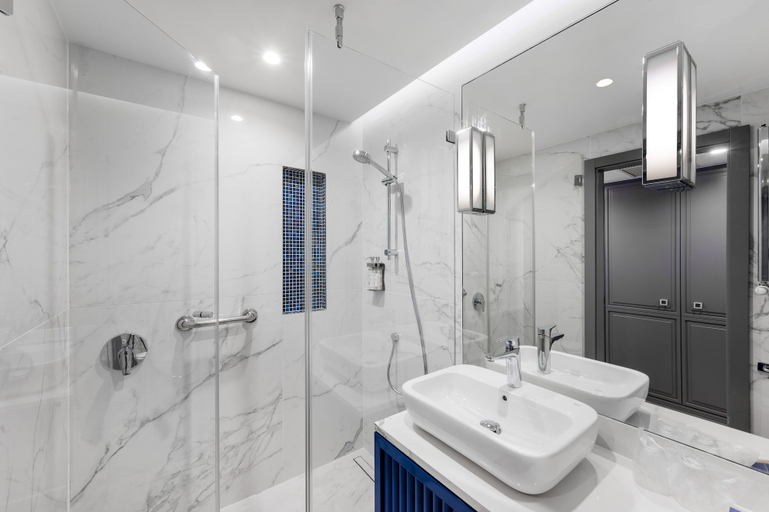 Bathroom 5, Danubius Hotel Astoria City Center, Budapesti