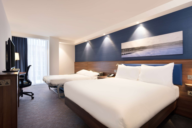 Bedroom 3, Hampton by Hilton Dundee City Centre, Dundee