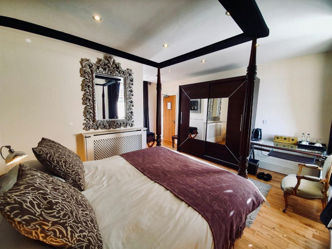 Bedroom 2, The Old Lodge, Gloucestershire