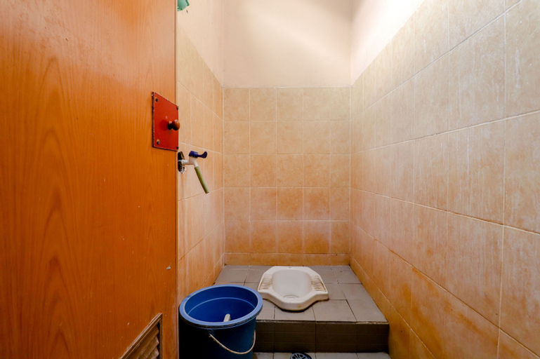 Bathroom 13
