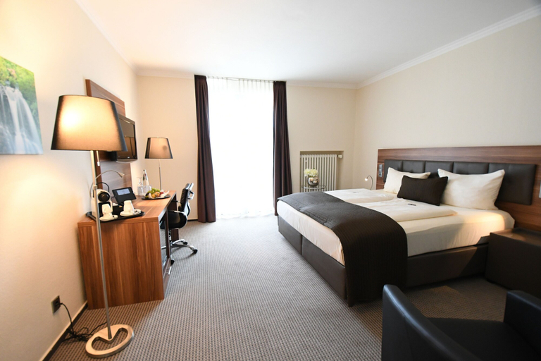 Bedroom 3, Schlosshotel Bad Wilhelmshöhe, Kassel