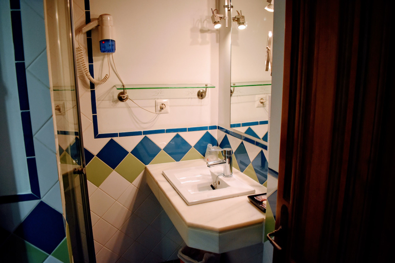 Bathroom 4, Apartamentos Turísticos Alhambra, Granada