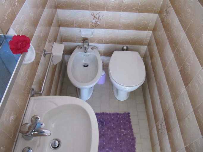 Bathroom 5, Hotel Villa Elia, Rimini