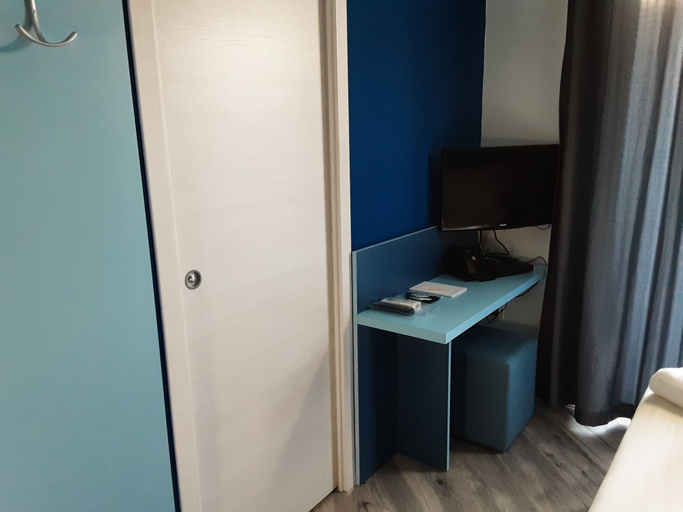 Bedroom 2, Hotel Calypso, Salerno