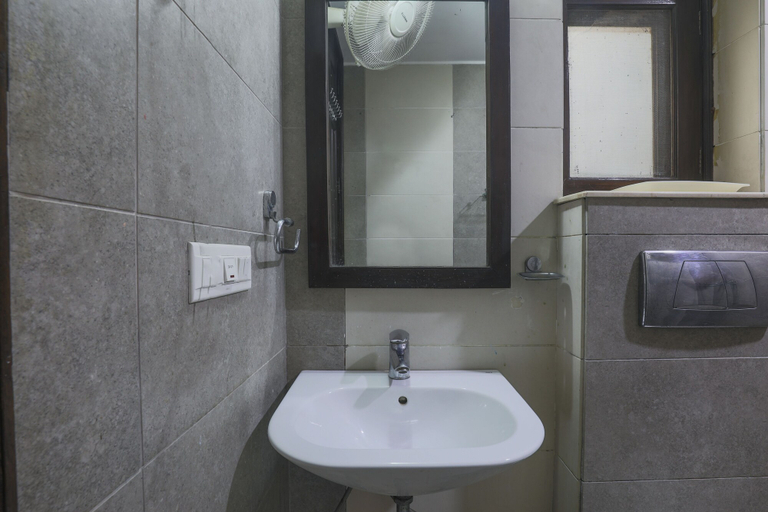 Bathroom 5, The Hermitage by Cosy Hotels, Delhi