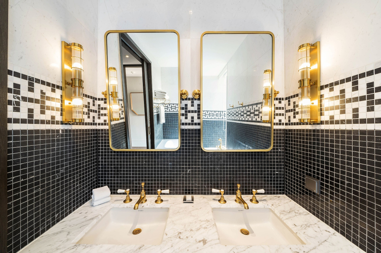 Bathroom 10