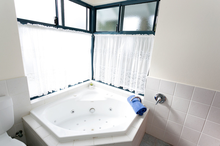 Bathroom 4