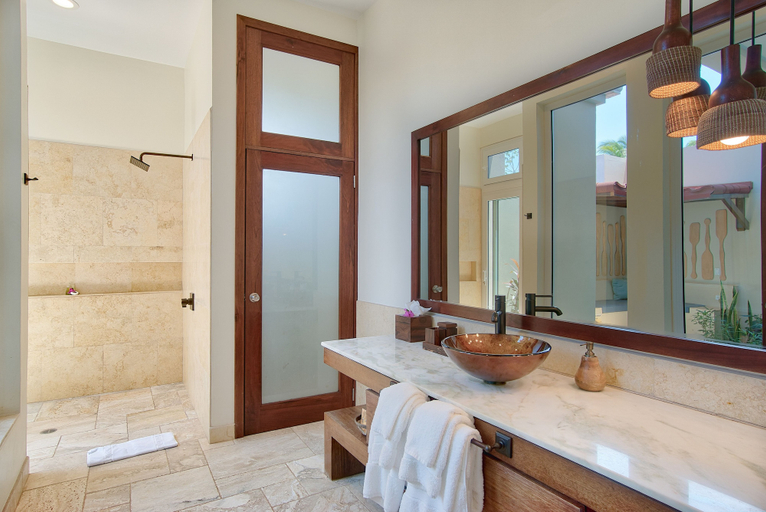 Bathroom 4, The Lodge at Jaguar Reef