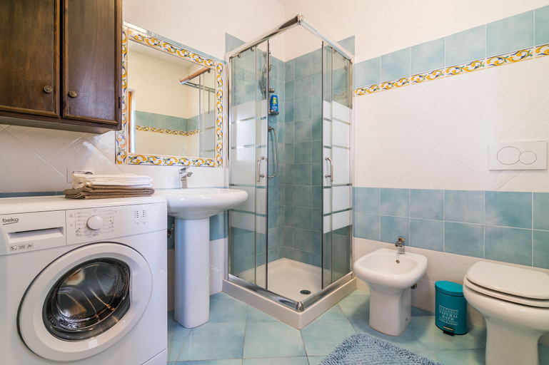 Bathroom 4, AffittaSardegna - Casa Bedda Ista, Sassari