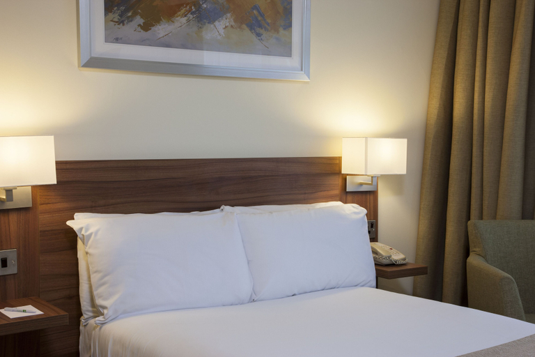 Bedroom 3, Holiday Inn Birmingham M6 Jct7 by IHG, Walsall