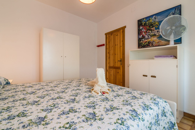 Bedroom 5, AffittaSardegna - Casa Bedda Ista, Sassari