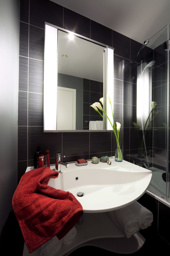 Bathroom 5, Aparthotel Adagio Brussels Grand Place, Bruxelles