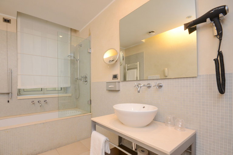 Bathroom 5, Hotel Igea, Brescia