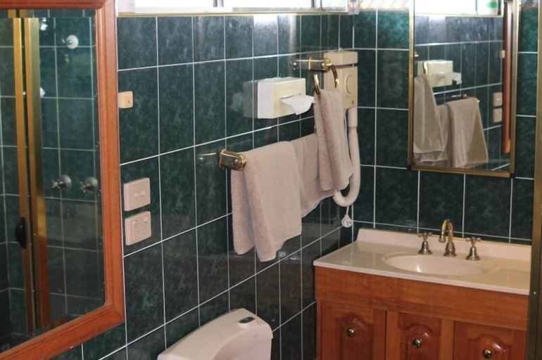 Bathroom 5, Nandewar Motor Inn, Narrabri