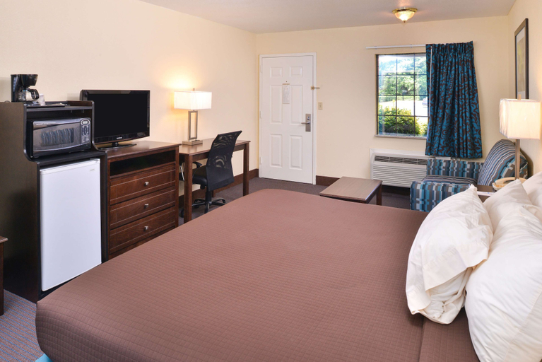 Bedroom 3, Americas Best Value Inn Batesville, Panola