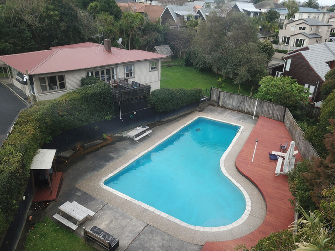 Sport & Beauty 3, Touchwood Motor Inn, Waitakere