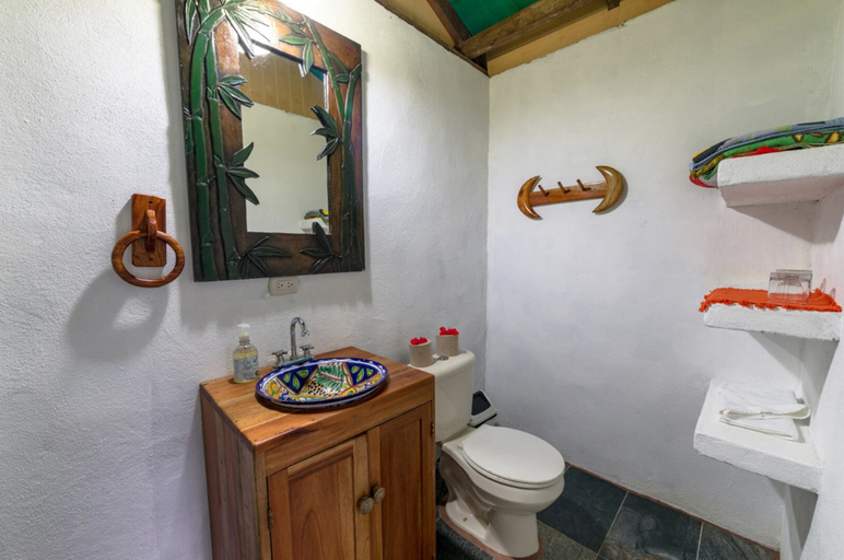 Bathroom 5, Luna Lodge, Golfito