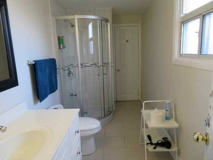 Bathroom 2, ExecFlats, Toronto