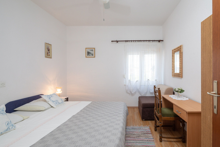 Bedroom 3, A 1 - apt Near Beach With Patio, Parking and Grill, Split