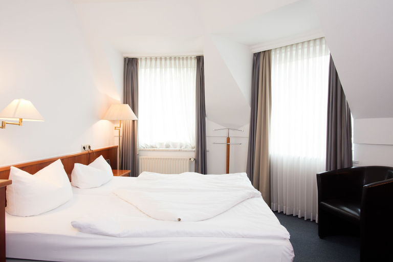 Bedroom 4, Hotel Stadt Norderstedt, Segeberg