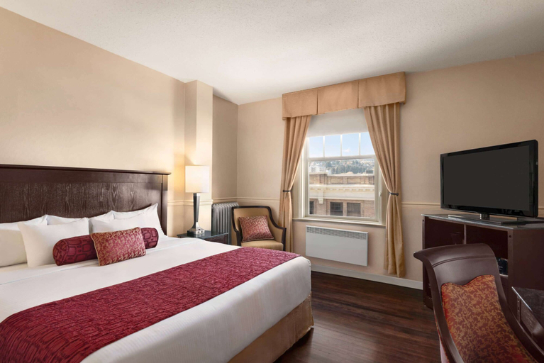 Bedroom 2, The Plaza Hotel Downtown, Trademark Collection by Wyndham, Thompson-Nicola