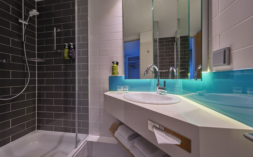 Bathroom 4, Holiday Inn Express FRANKFURT - MESSE by IHG, Frankfurt am Main