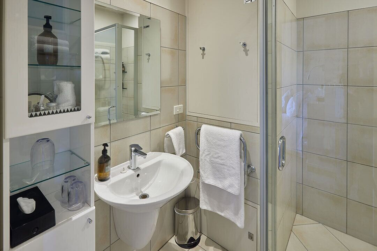 Bathroom 5, Matuka Luxury Lodge, Mackenzie