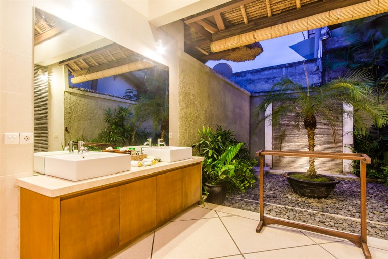 Bathroom 3, Luxury 4BedRoom –Villa AnTan- Central Seminyak, Badung