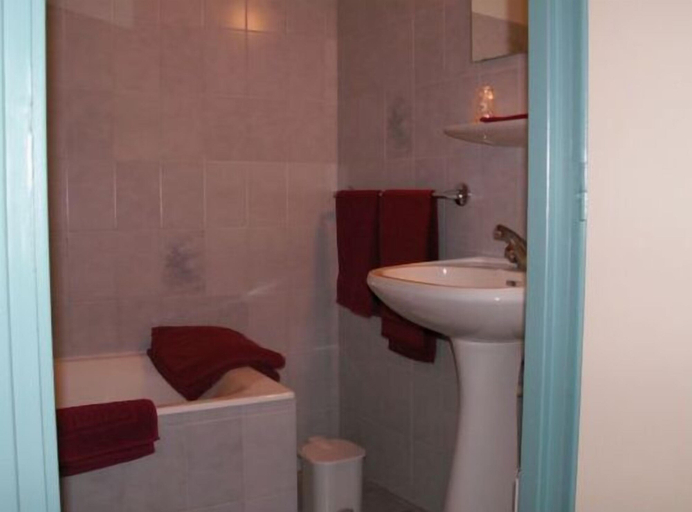 Bathroom 2, Hôtel du Bourg, Savoie