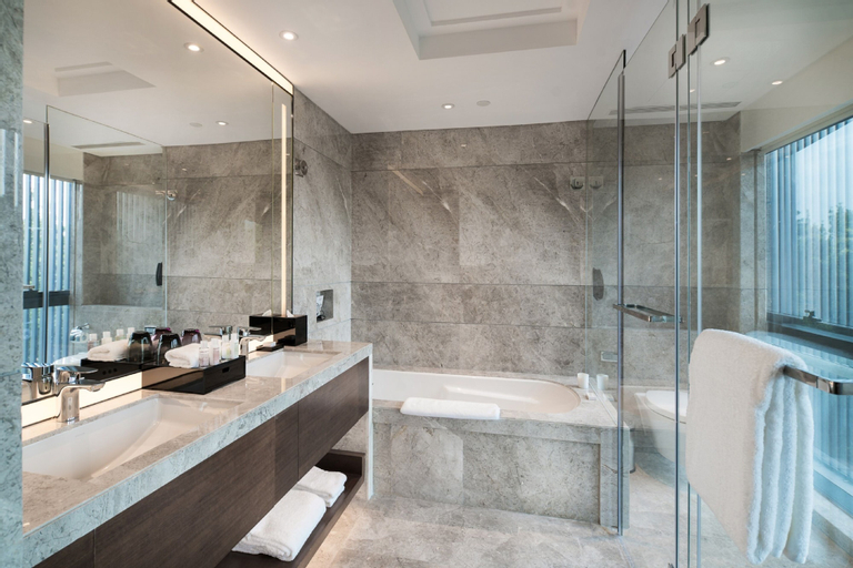 Bathroom 26