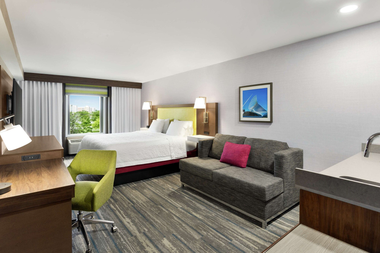 Bedroom 3, Hampton Inn Milwaukee/Brookfield, Waukesha