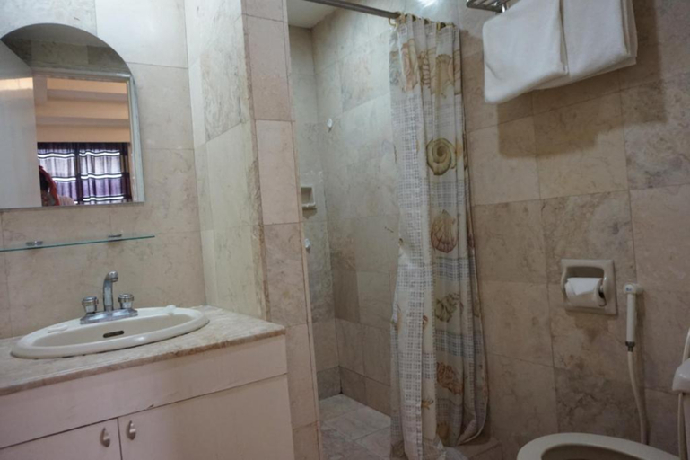 Bathroom 5, Sunnette Tower Makati, Makati City