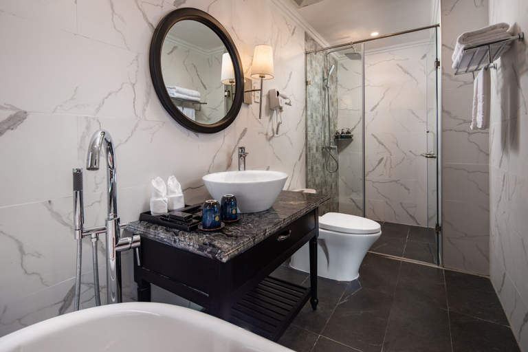 Bathroom 5, Rosy Cruise, Hạ Long