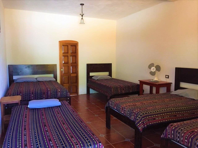 Bedroom 3, Lauris Hotel, Lanquín