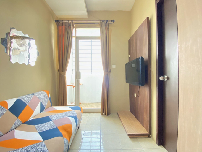 Living area 3, Comfortable 2Br At The Edge Bandung Apartment, Cimahi