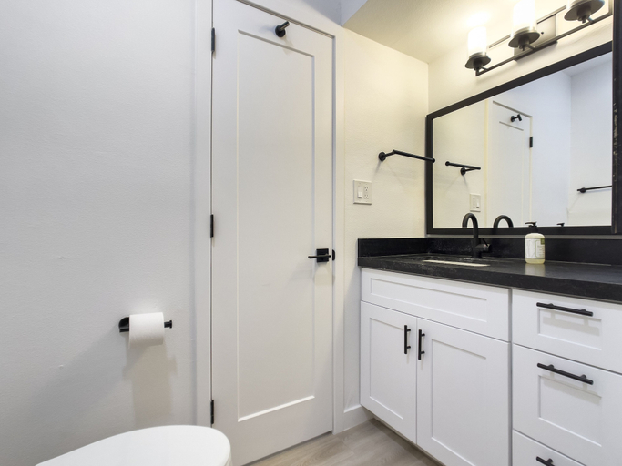Bathroom 4, Sophia, Maricopa